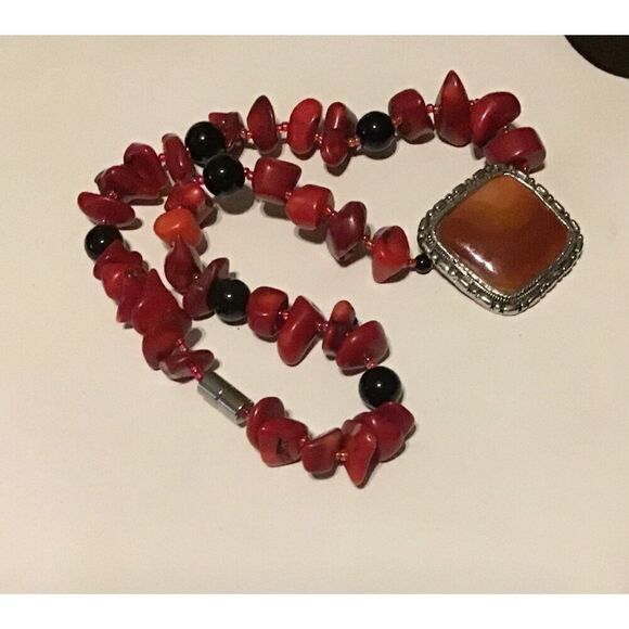 Beautiful Genuine Red Carnelian & Black Onyx Gemstone Necklace - Picture 2 of 3